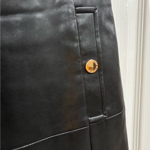 Liz Claiborne Faux Leather A Line with Gold Tone Buttons, Size 8 - Picture 5 of 6